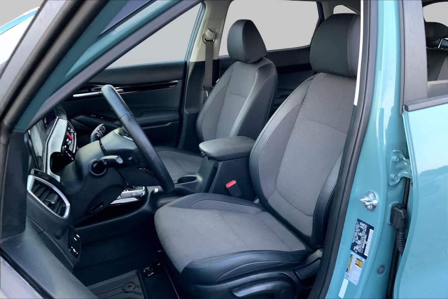 Used 2025 Pluton Blue/Black Roof Kia S image 8