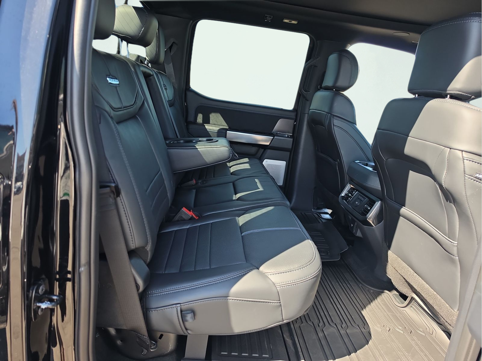2026 Ford F-250 Super Duty Platinum - Photo 15