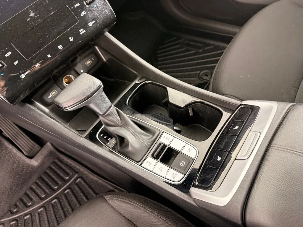 Used 2024 Silver Hyundai SEL image 4