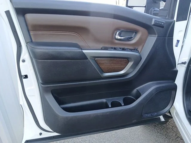 Used 2017 White Nissan Platinum Reserve image 47