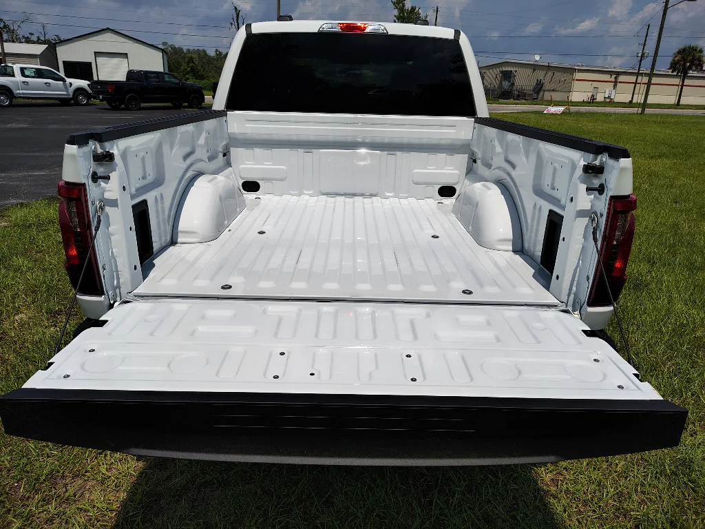 New 2026 Oxford White Ford STX CREW 4X4 LOBO image 5