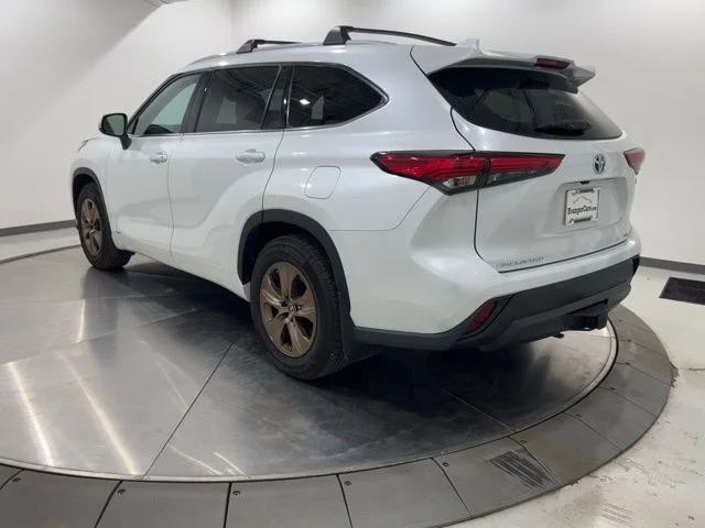 Certified Used 2022 Beige Toyota Bronze Edition image 3