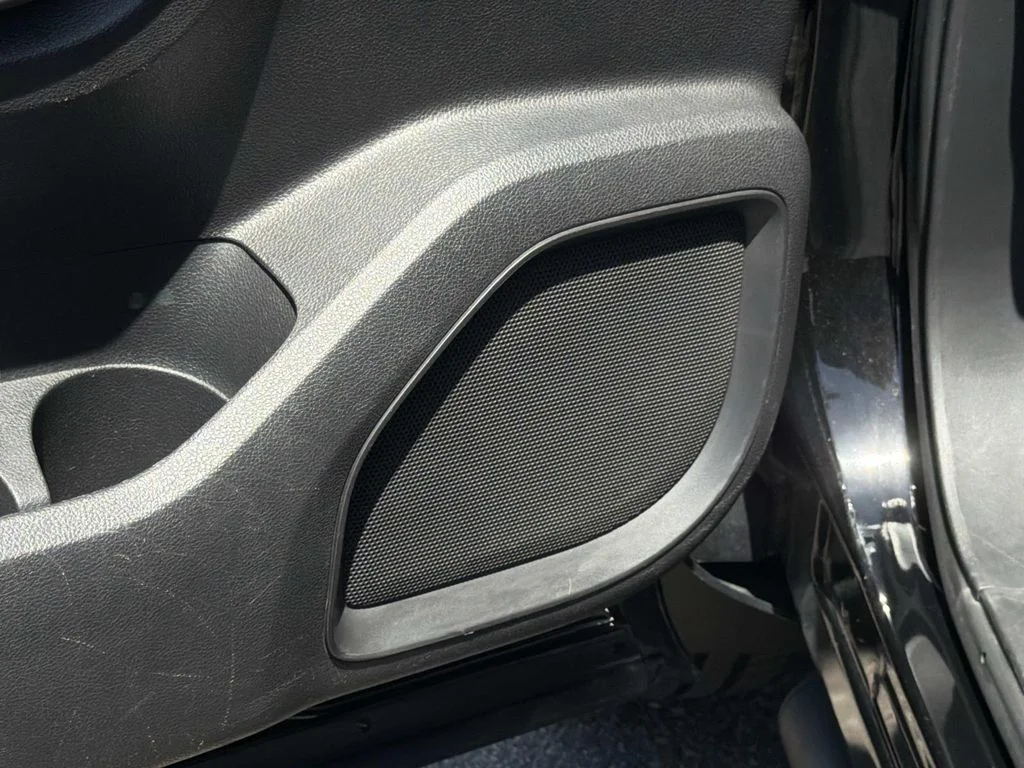 Used 2022 SUPER BLACK Nissan SV image 22