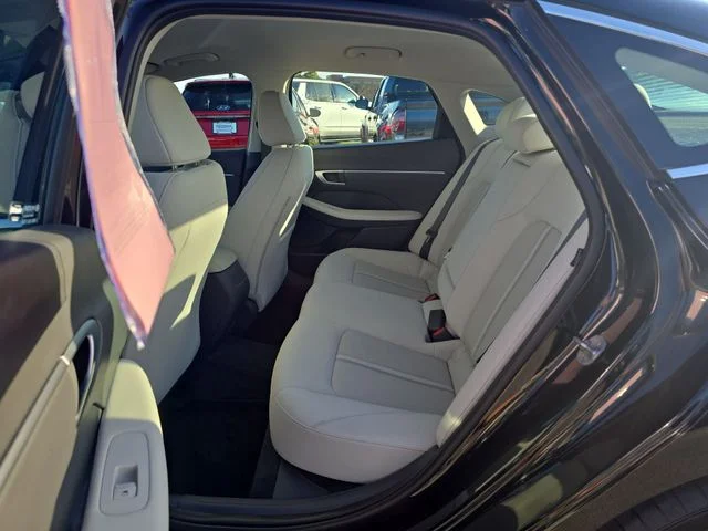 Used 2024 Black Hyundai SEL image 21