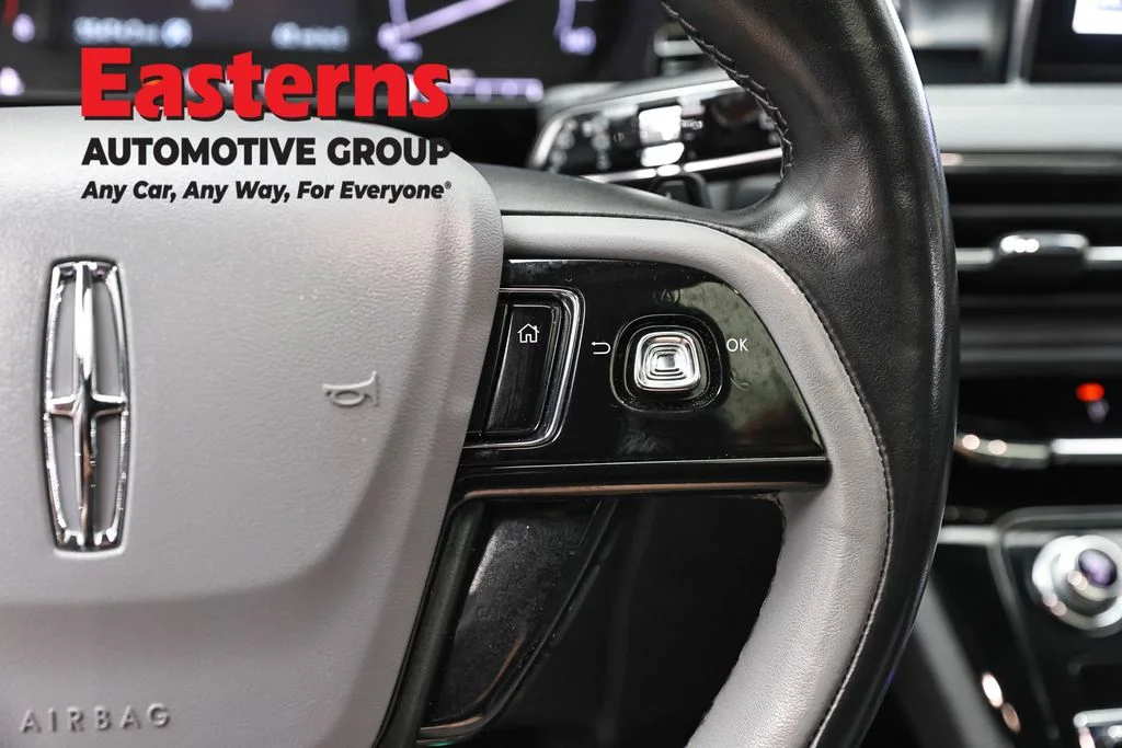 Used 2022 Silver Lincoln Standard image 16