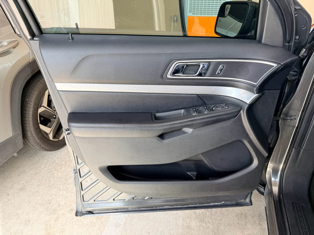 Used 2016 Magnetic Metallic Ford XLT image 9