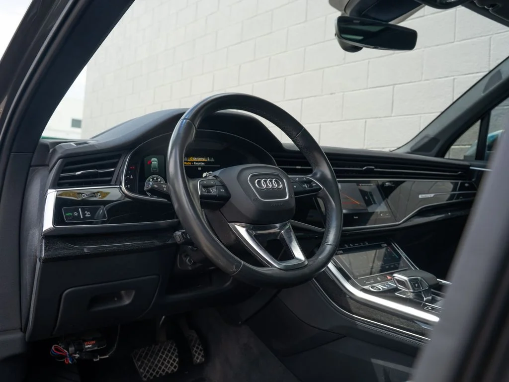 Used 2021 Gray Audi 55 Prestige image 4