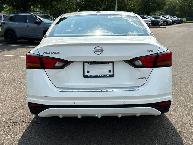 Certified Used 2023 White Nissan 2.5 SV image 3