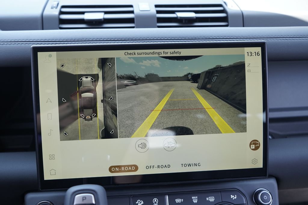 New 2026 Fuji White Land Rover X-Dynamic SE image 12