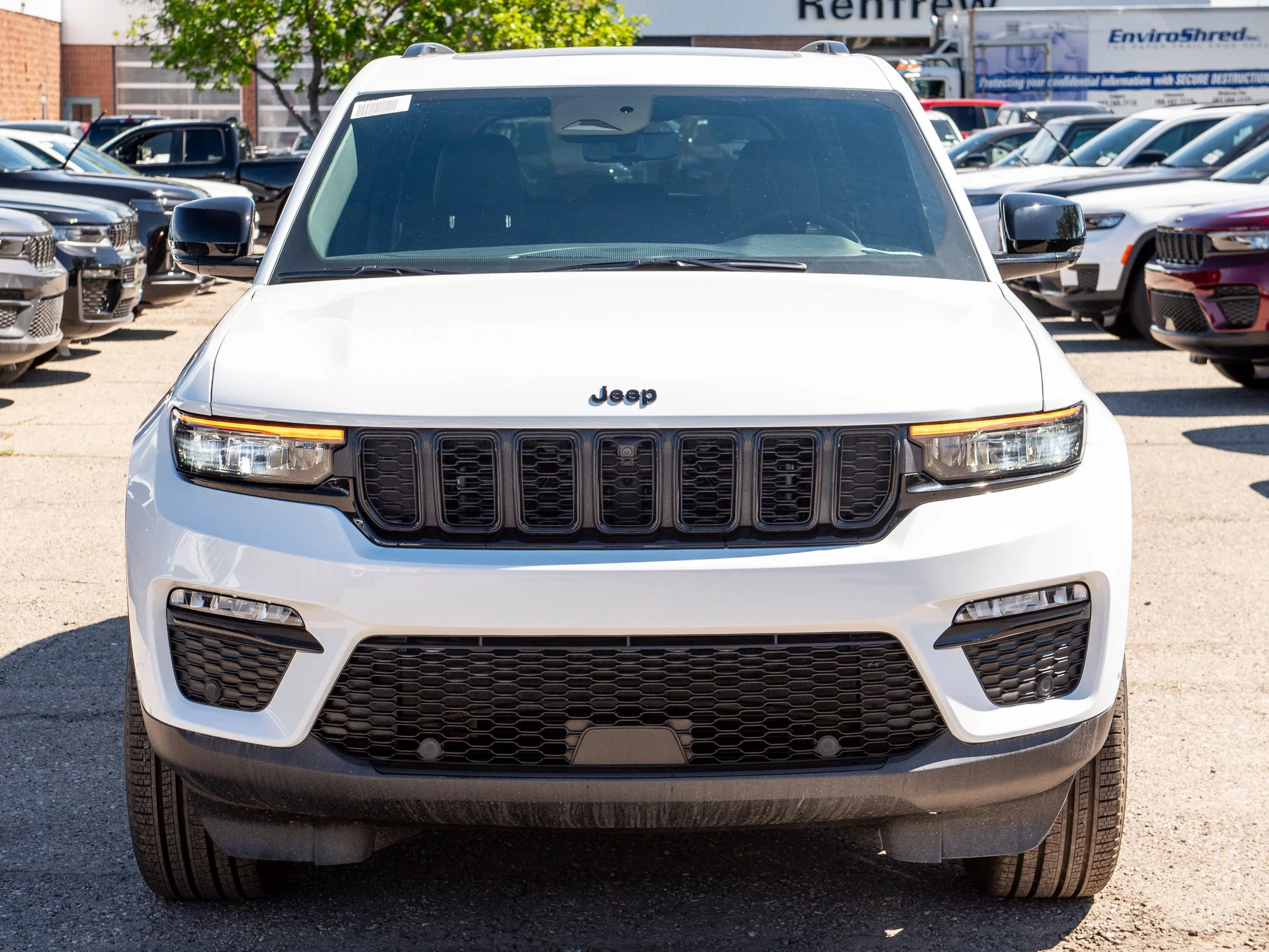 New 2025 White Jeep Limited* image 7