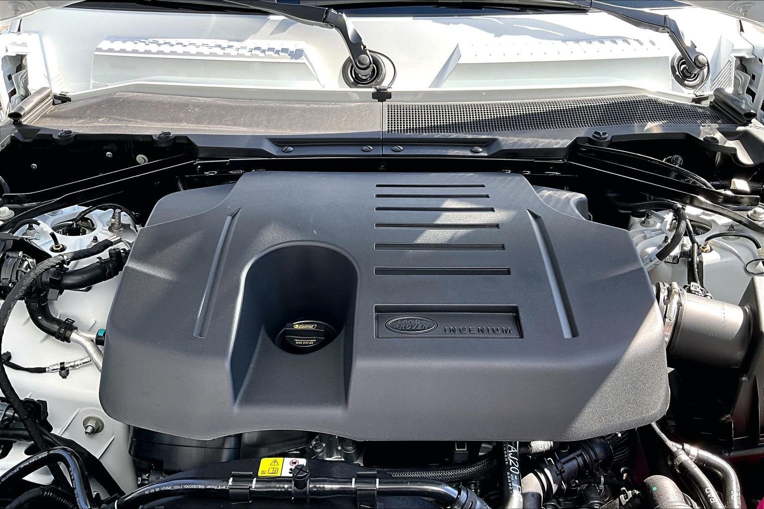 New 2026 Fuji White Land Rover X-Dynamic SE image 11