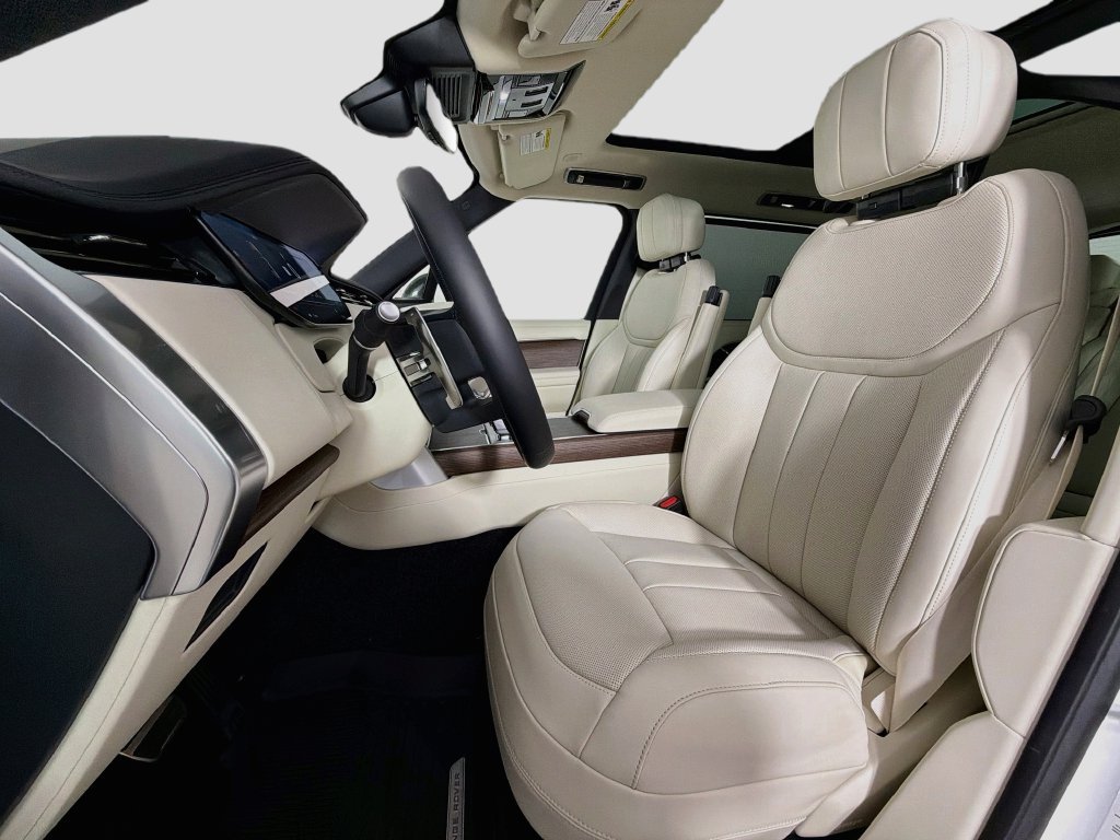 New 2027 Fuji White Land Rover SE image 22