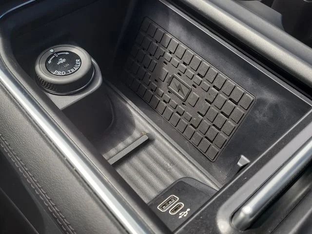 New 2025 White Metallic Ford Tremor image 32