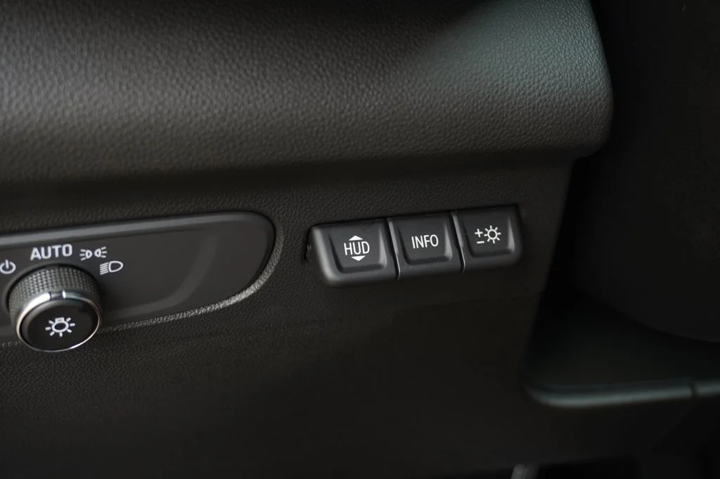 Used 2021 Blue Buick Essence image 19