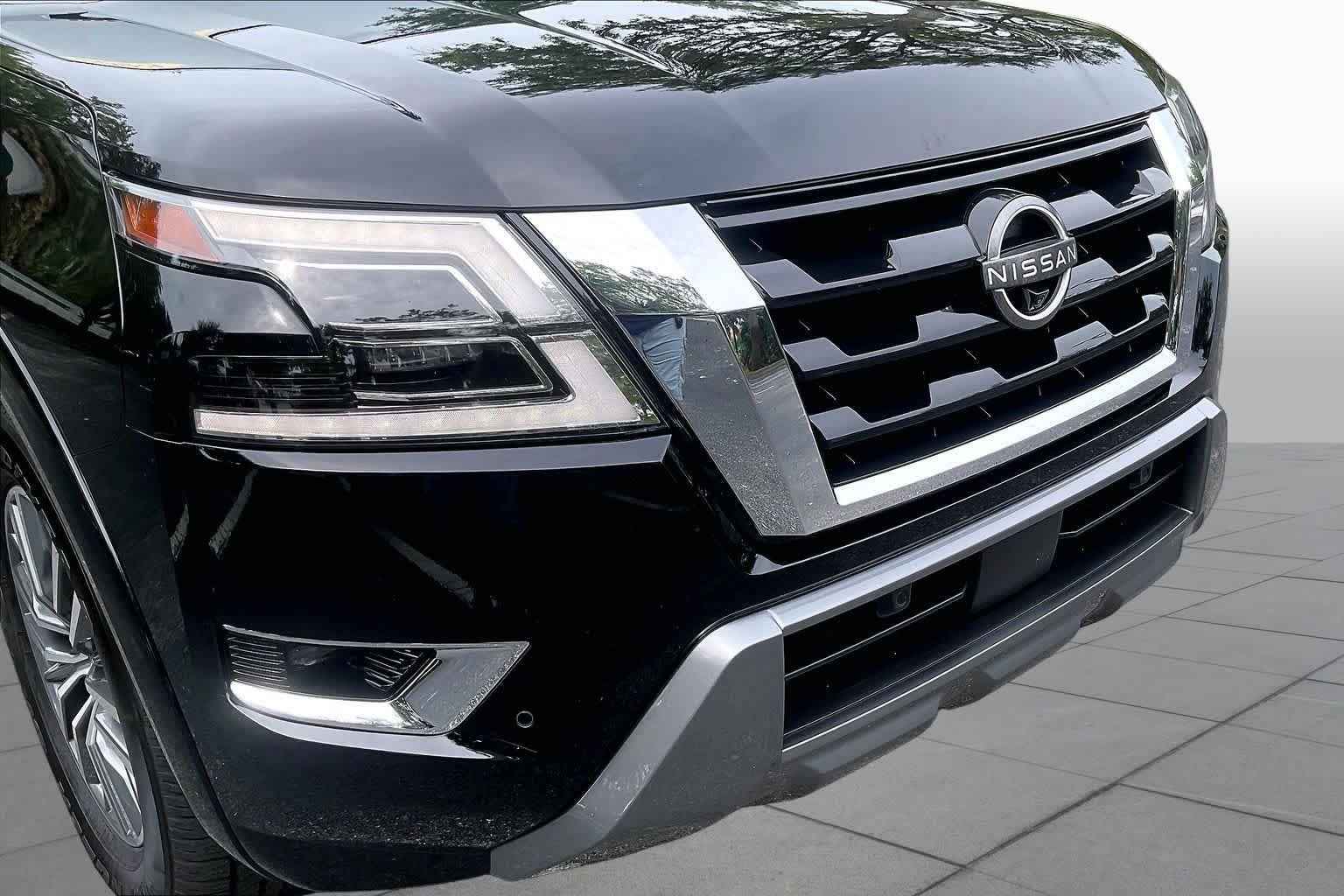 Used 2023 Super Black Nissan SL image 43