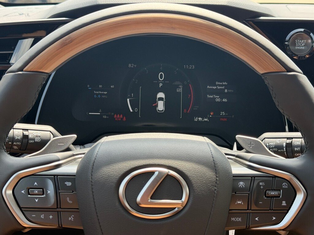 New 2026 Eminent White Pearl Lexus PREMIUM PLUS image 23