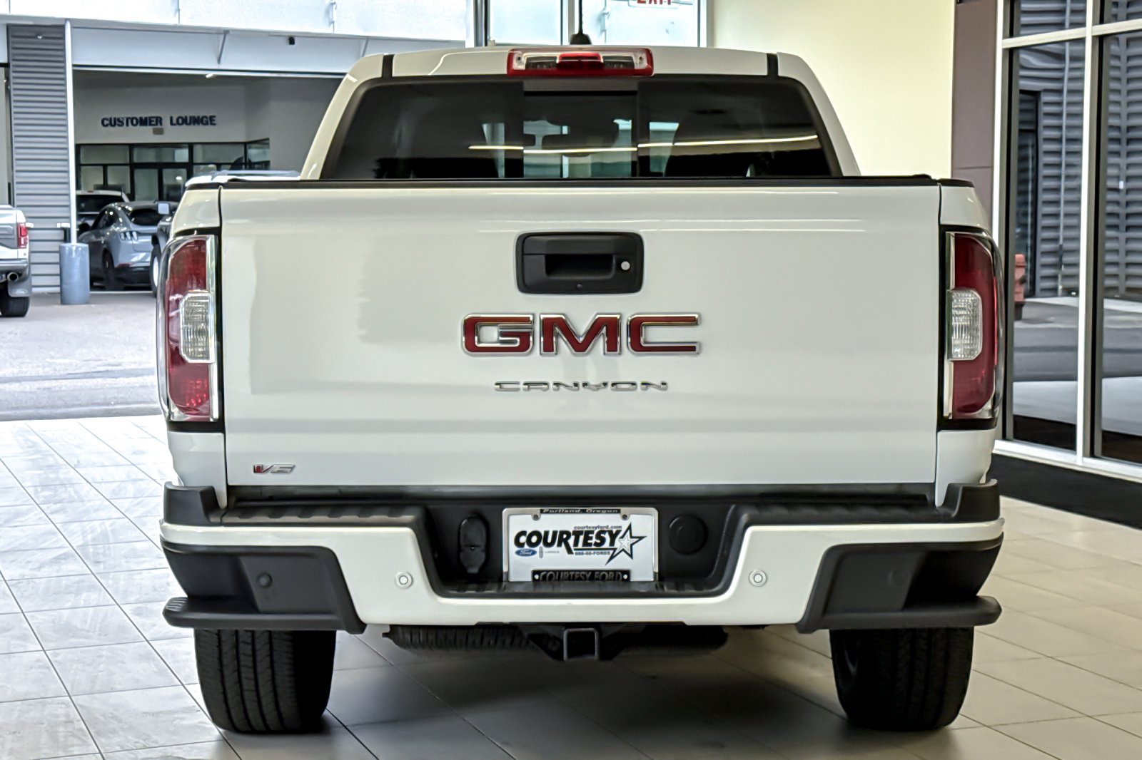 Used 2021 Summit White GMC 4WD Elevation image 5