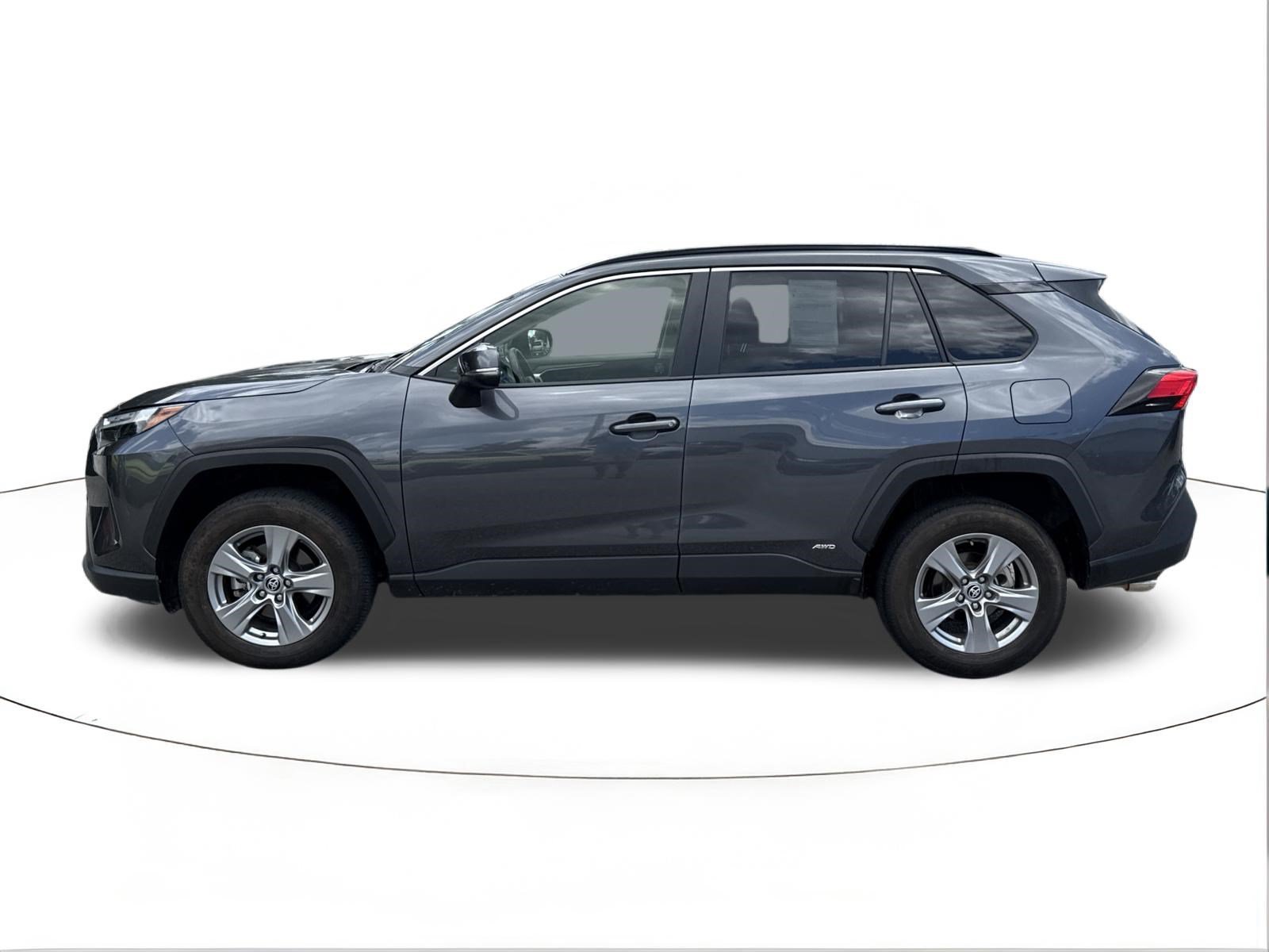 2025 Toyota RAV4 LE - Photo 6