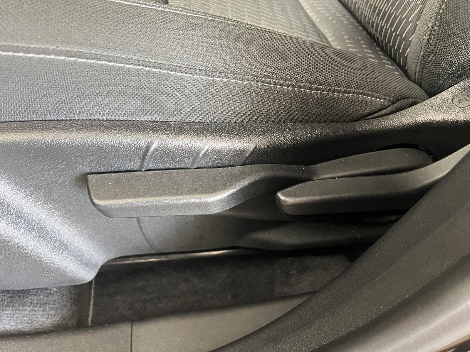 Used 2025 Mosaic Black Metallic Chevrolet LT image 6