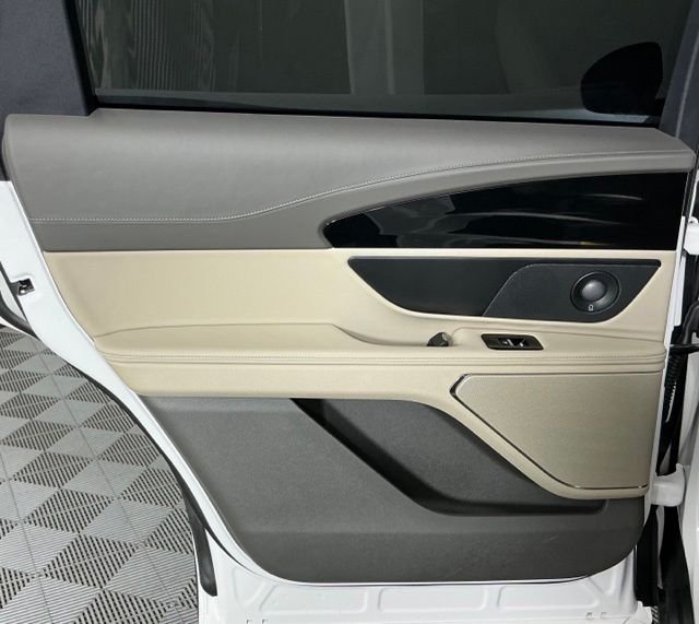 Used 2025 White Lincoln Reserve image 20