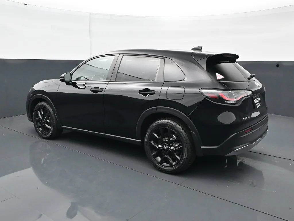 Used 2024  Honda FWD SPORT image 4