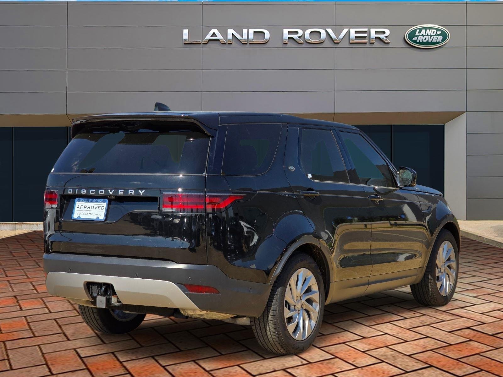 Used 2025 Santorini Black Metallic Land Rover S image 4