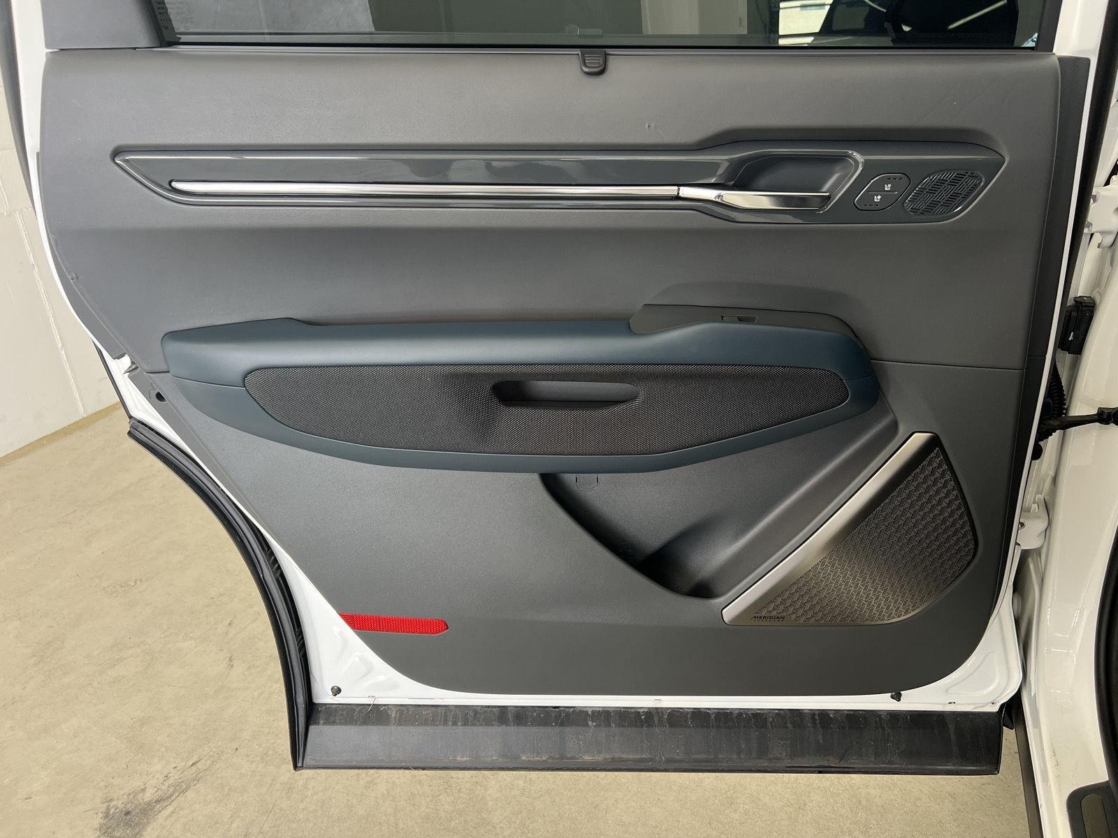 Used 2024 Snow White Pearl Kia GT-Line image 23