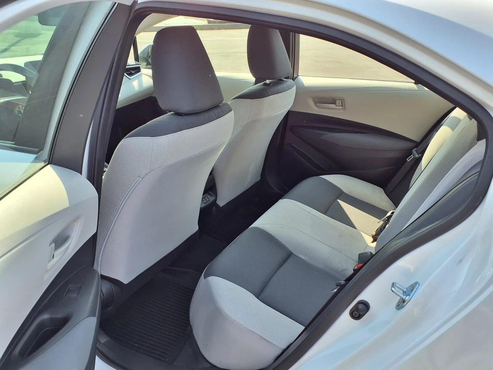 Certified Used 2025 Pearl Toyota LE image 21
