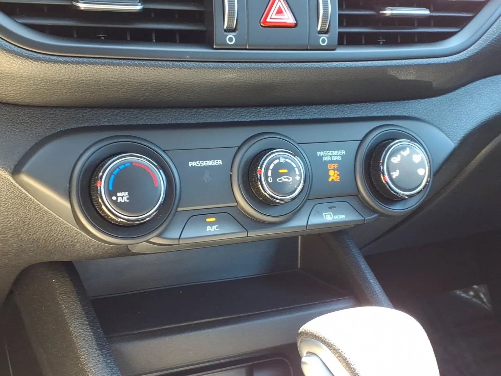 Used 2023 Snow White Pearl Kia LXS image 18