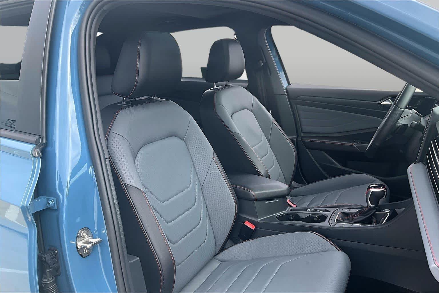 Used 2026 Monterey Blue Pearl w/Deep Black Roof Volkswagen Autobahn image 8