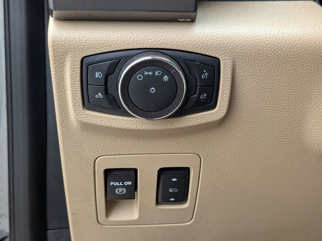 Used 2019 Green Ford XLT image 17