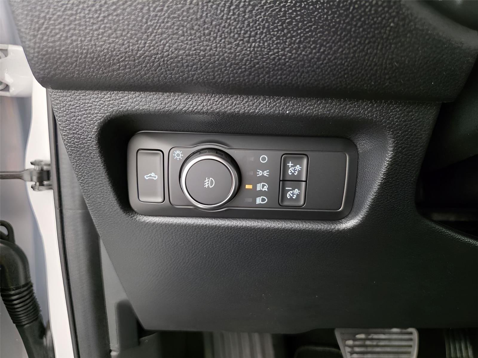 Used 2025 Oxford White Ford LARIAT image 33