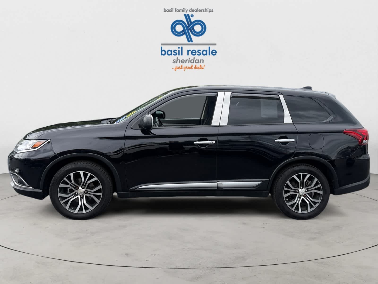 Used 2017 Labrador Black Pearl Mitsubishi ES image 3