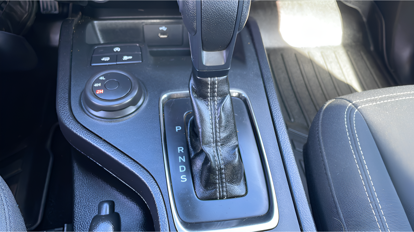 Used 2020 Magnetic Ford XL image 24