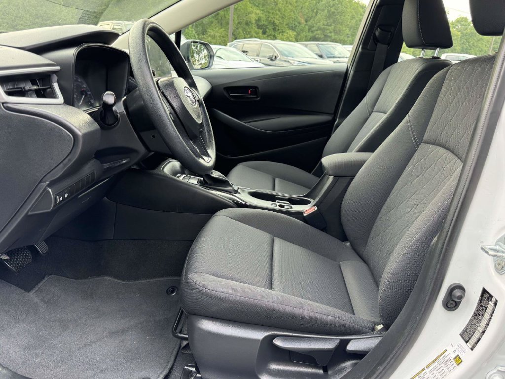 Used 2025 White Toyota LE image 21