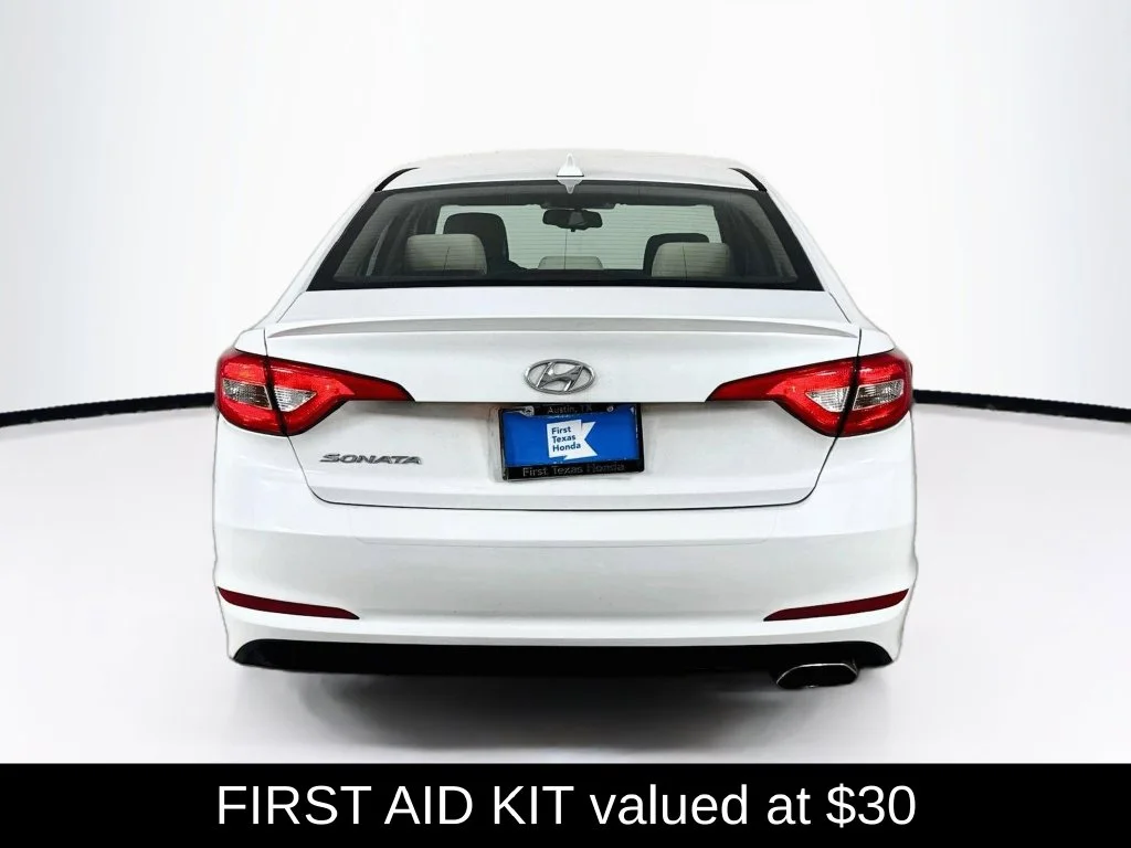 Used 2017 Quartz White Pearl Hyundai SE image 6