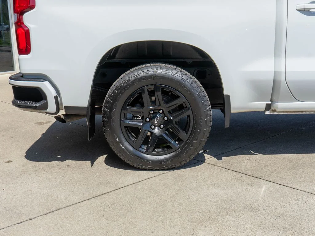 Used 2024 White Chevrolet RST image 33