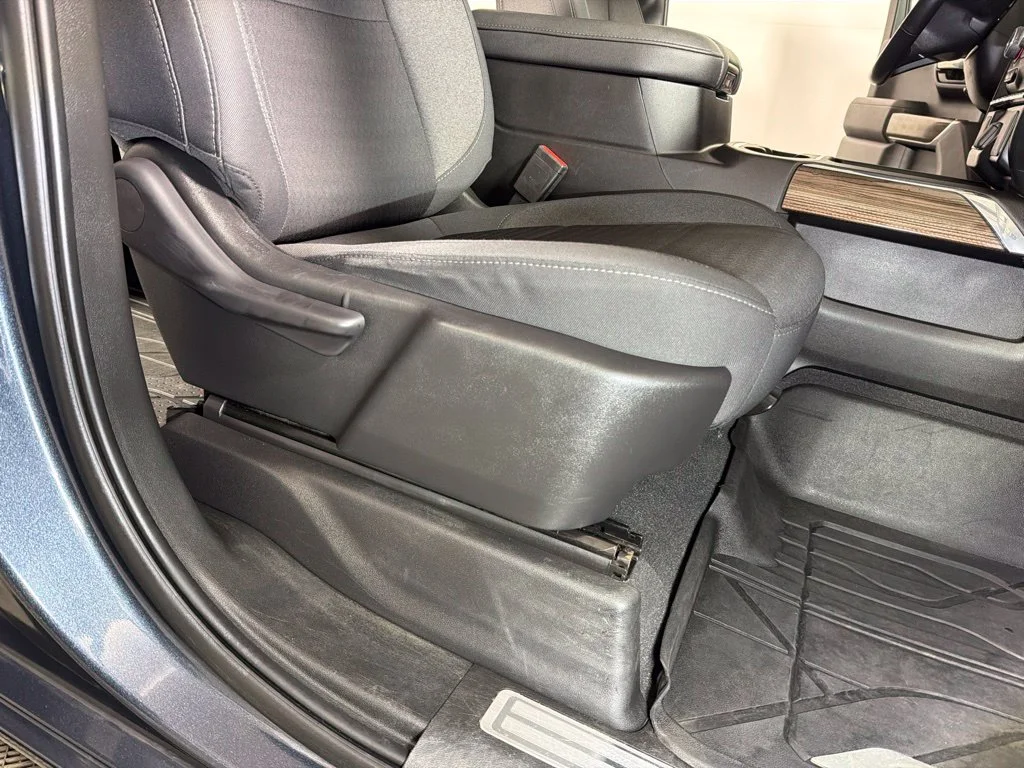 Used 2022  Chevrolet RST image 25