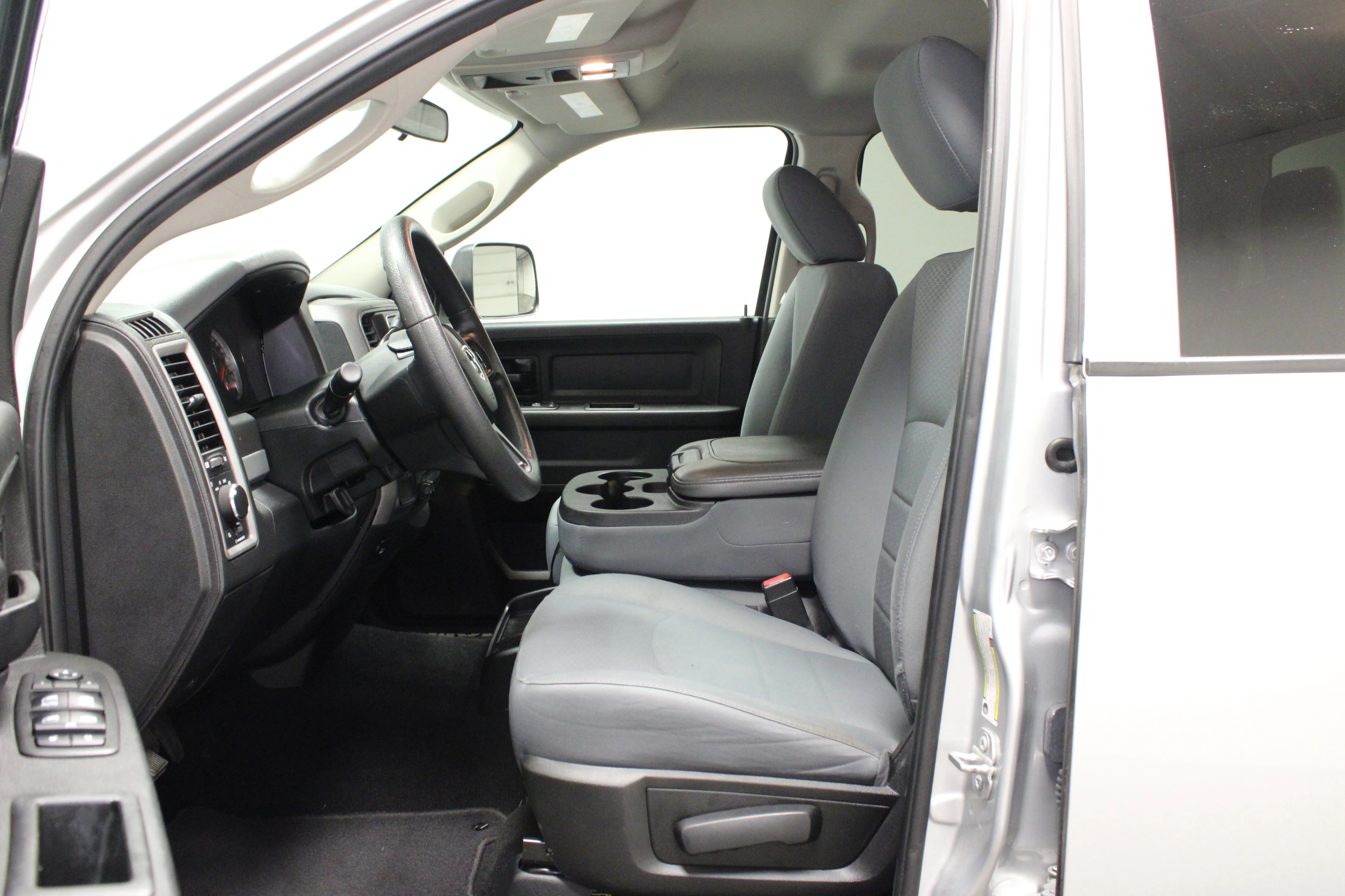 Used 2018 Bright Silver Clearcoat Metallic Ram Tradesman image 13