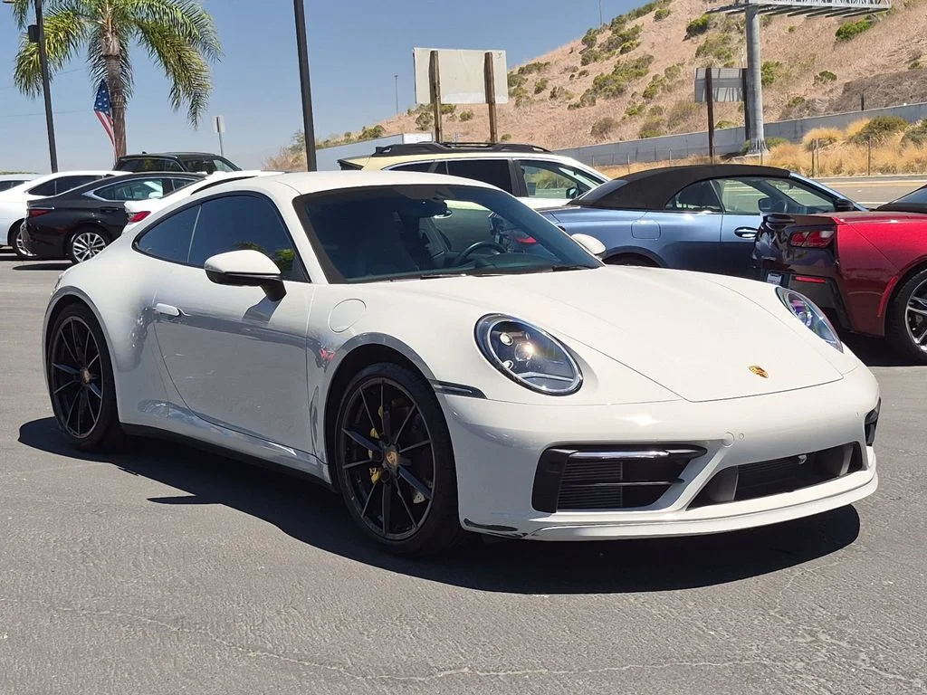 Used 2024  Porsche  image 3