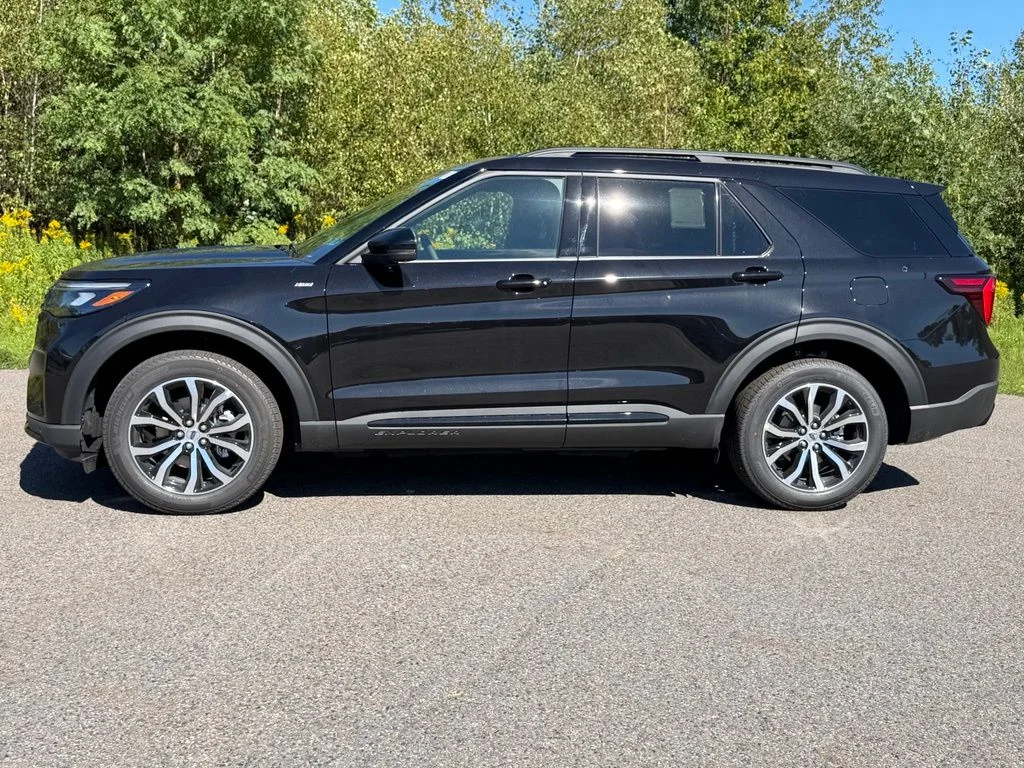 New 2027 Agate Black Metallic Ford ST-Line image 30