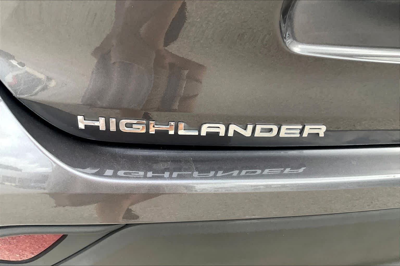 Used 2021 Magnetic Gray Metallic Toyota Hybrid XLE image 31