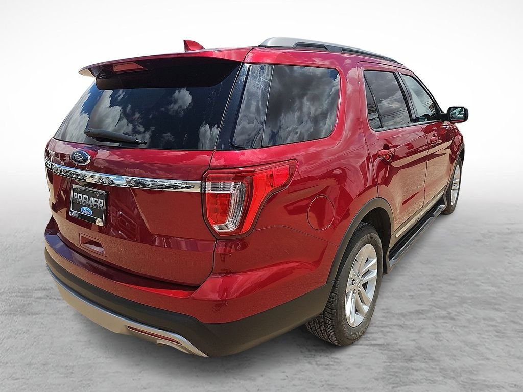 Used 2017 Ruby Red Metallic Tinted Clearcoat Ford XLT image 11