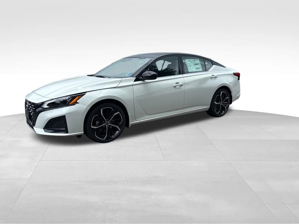 New 2026 Pearl White TriCoat / Super Black Two-tone Nissan SR image 9