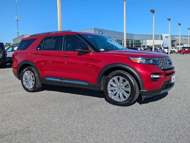 Certified Used 2022 Rapid Red Metallic Tinted Clearcoat Ford Limited image 2