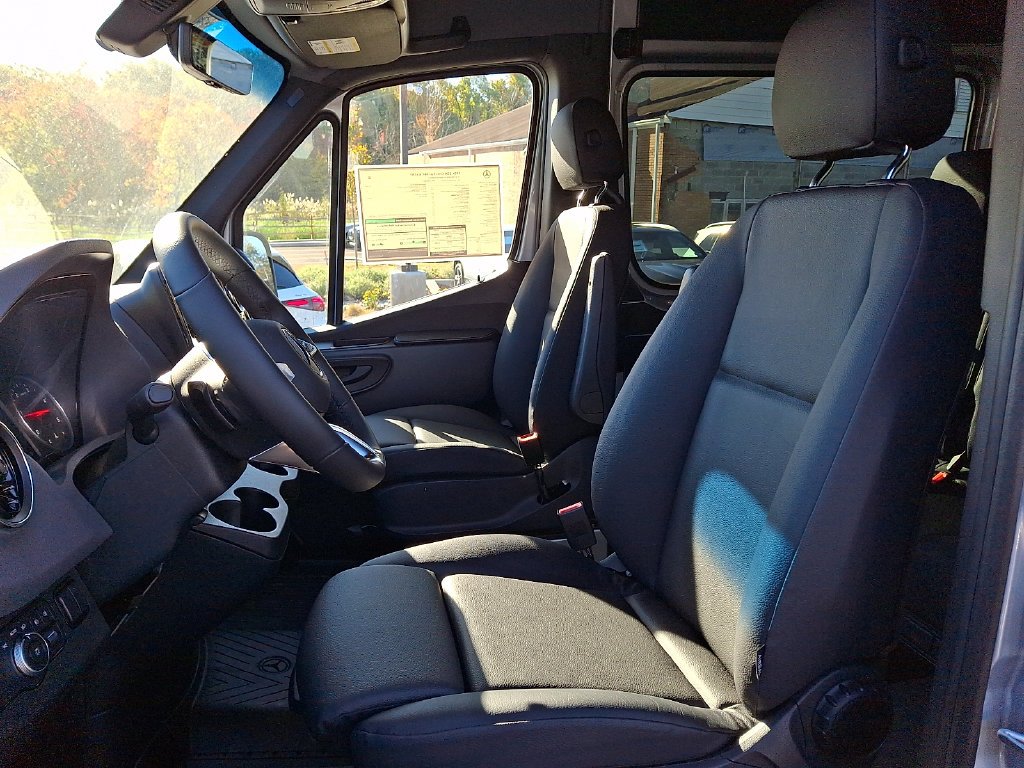 New 2026 high-tech silver metallic Mercedes-Benz Crew 144 WB image 14