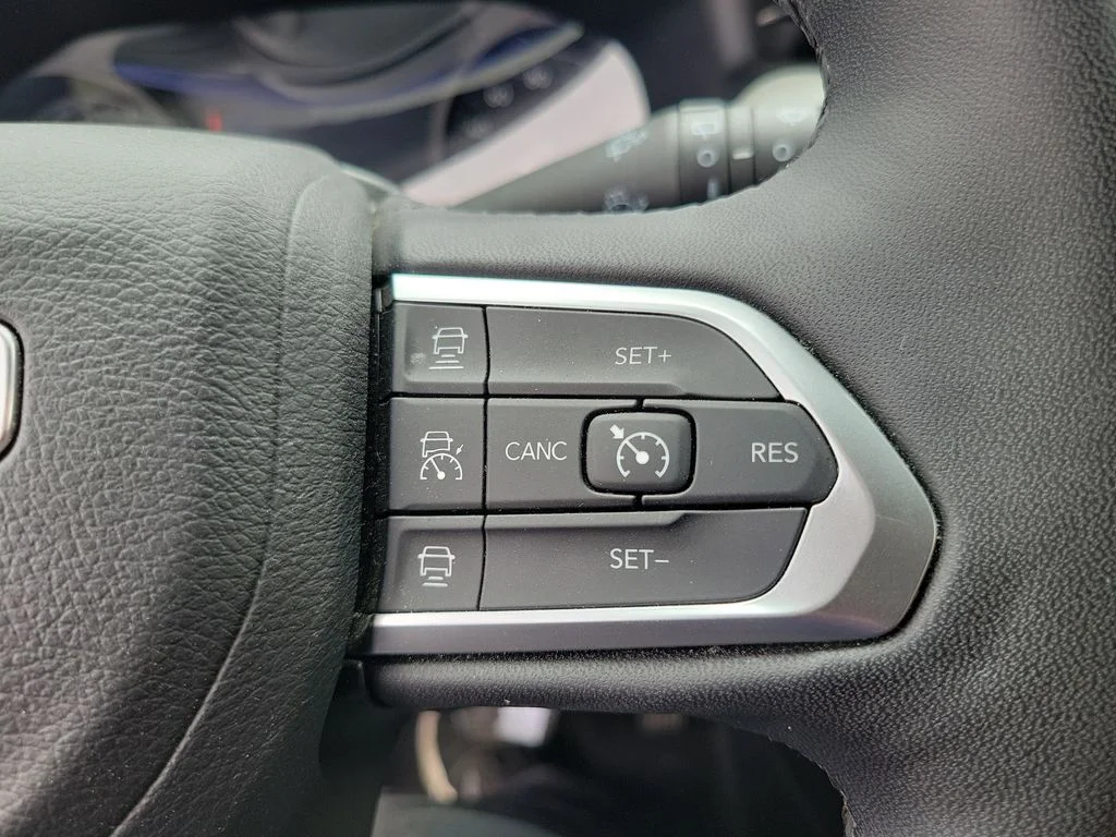 Used 2024 White/off-white Jeep Limited image 10