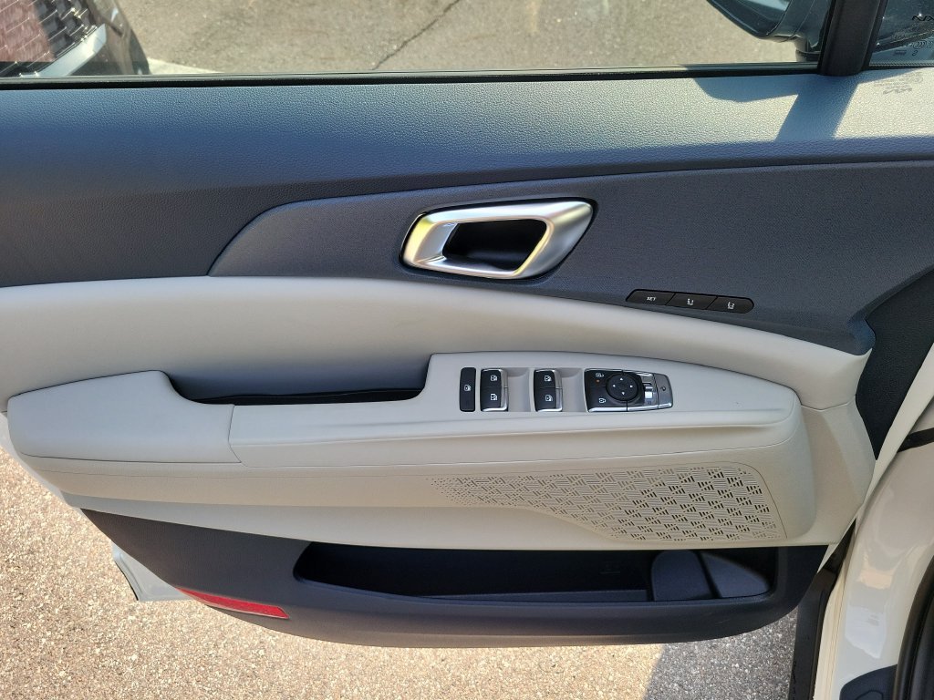 New 2026 Snow White Pearl Kia EX image 20