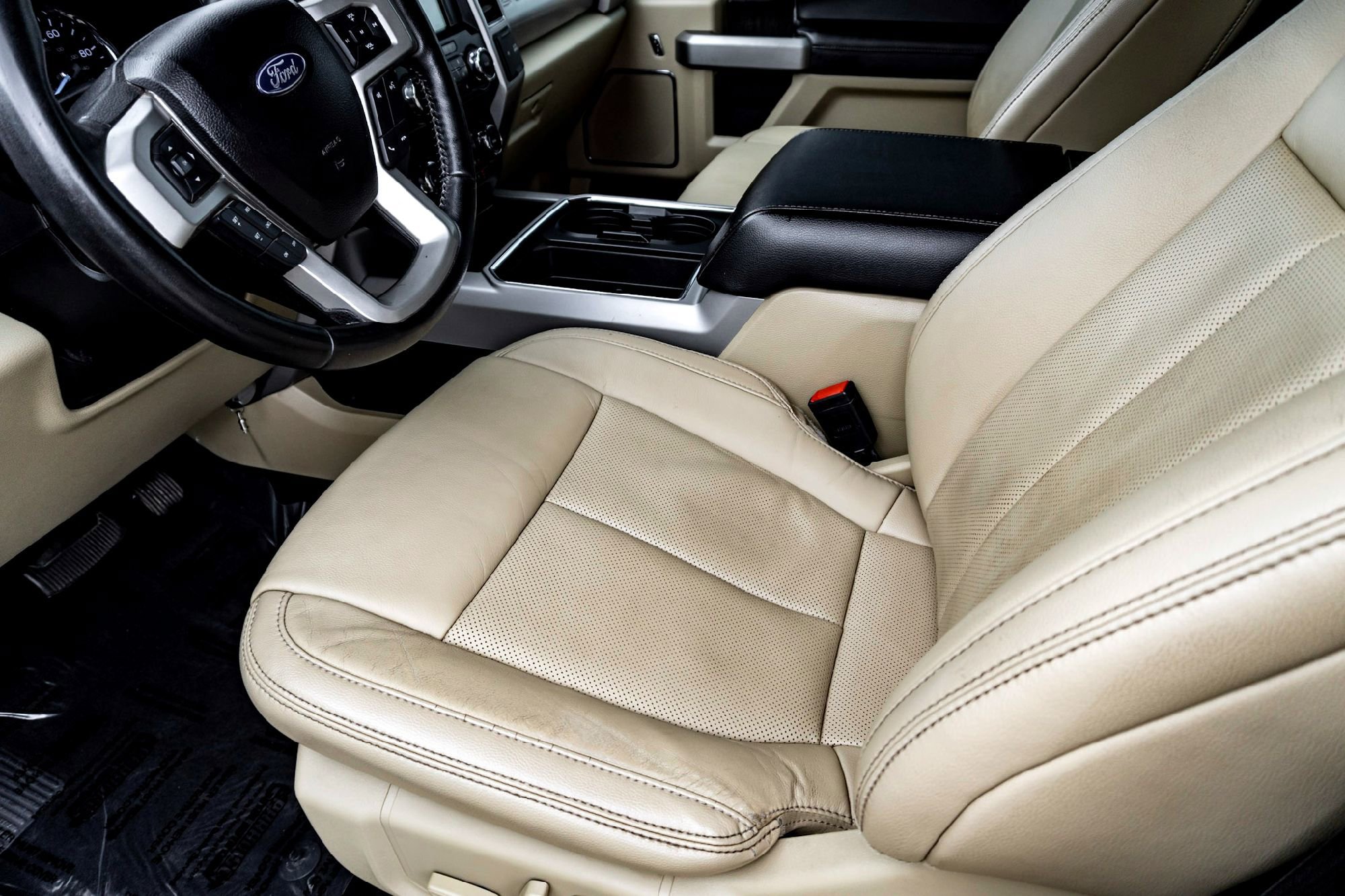 Used 2020 Oxford White Ford LARIAT image 13