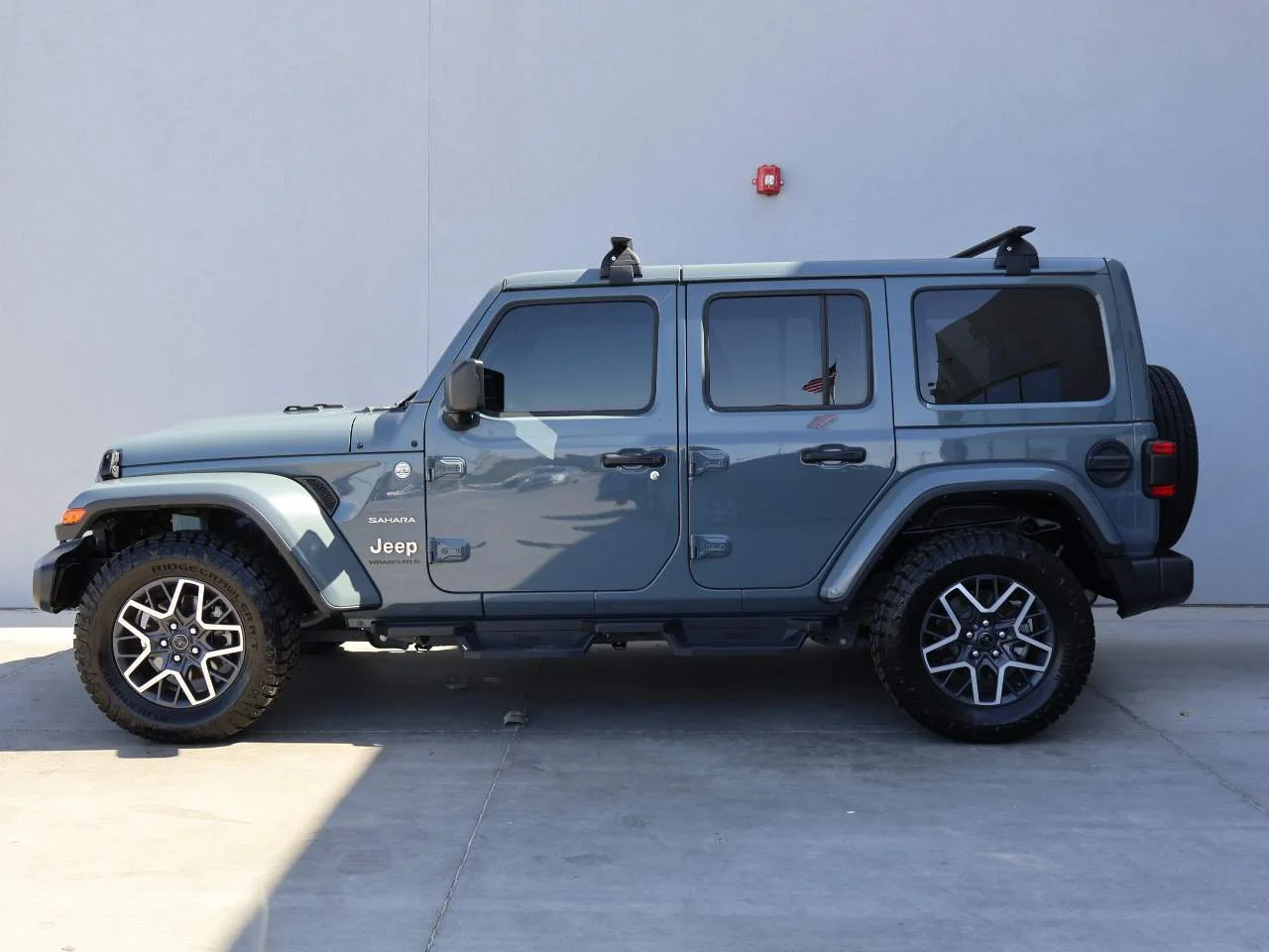 Used 2024 Silver Zynith Clear Coat Jeep Sahara image 2